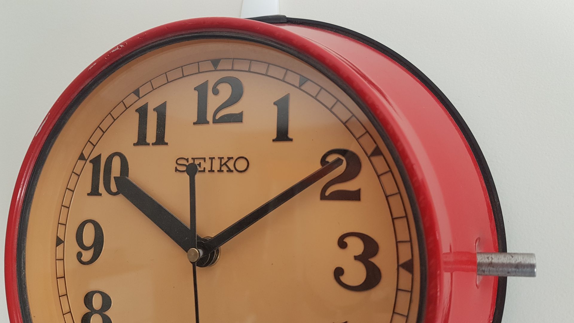Ship's Seiko Clock (red/beige) - The Heritage Merchant